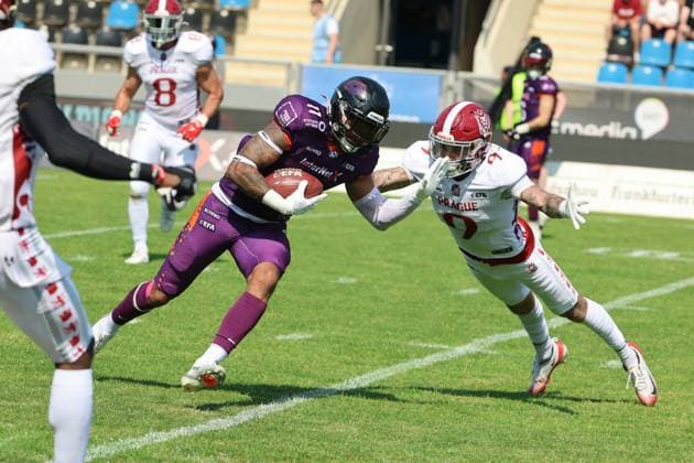 Wide Receiver Normen Schumm (Frankfurt Galaxy Nr. 11) erfolgreich mit dem Catch und auf dem Weg zum Touchdown , Frankfurt Galaxy - Prague Lions, American Football, EFA, The European Football Alliance, Saison 2026, Bornheimer Hang, 21.06.2026, Frankfurt Bornheimer Hang Deutschland *** Wide receiver Normen Schumm of the Frankfurt Galaxy (No. 11) makes a successful catch and is on his way to a touchdown; Frankfurt Galaxy vs. Prague Lions; American football; EFA; The European Football Alliance; 2026 season; Bornheimer Hang; June 21, 2026; Frankfurt, Bornheimer Hang, Germany,detected_source_language
