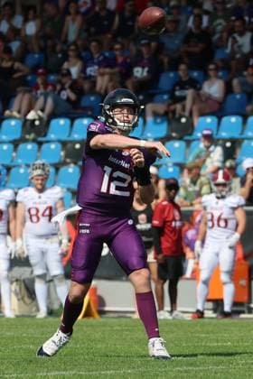 Wurf in die Endzone durch Quarterback Ethan Garbers (Frankfurt Galaxy Nr. 12) , Frankfurt Galaxy - Prague Lions, American Football, EFA, The European Football Alliance, Saison 2026, Bornheimer Hang, 21.06.2026, Frankfurt Bornheimer Hang Deutschland *** Pass into the end zone by quarterback Ethan Garbers, No. 12 of the Frankfurt Galaxy, Frankfurt Galaxy vs. Prague Lions, American football, EFA, The European Football Alliance, 2026 season, Bornheimer Hang, June 21, 2026, Frankfurt Bornheimer Hang, Germany,detected_source_language