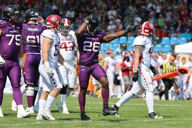 Runningback Antony Marvyn Bouembe (Frankfurt Galaxy Nr. 26) feiert den erfolgreichen Spielzug , Frankfurt Galaxy - Prague Lions, American Football, EFA, The European Football Alliance, Saison 2026, Bornheimer Hang, 21.06.2026, Frankfurt Bornheimer Hang Deutschland *** Running back Antony Marvyn Bouembe, No. 26 of the Frankfurt Galaxy, celebrates the successful play; Frankfurt Galaxy vs. Prague Lions, American football, EFA, The European Football Alliance, 2026 season, Bornheimer Hang, June 21, 2026, Frankfurt Bornheimer Hang, Germany,detected_source_language