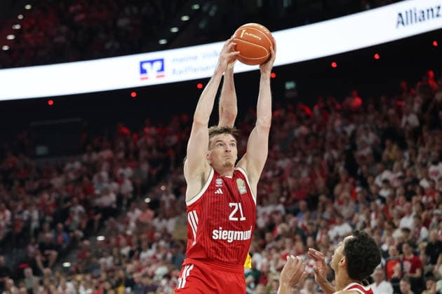 Justuz Hollatz (FC Bayern Basketball, 21) faengt den Rebound, GER, FC Bayern Basketball vs. Alba Berlin, Basketball, easycredit Basketball Bundesliga, Playoffs, Finale, Spiel 5, Saison 2025 2026, 21.06.2026, GER, FC Bayern Basketball vs. Alba Berlin, Basketball, easycredit Basketball Bundesliga, Playoffs, Finale, Spiel 5, Saison 2025 2026, 21.06.2026 Muenchen *** Justuz Hollatz, FC Bayern Basketball, 21, grabs the rebound, GER, FC Bayern Basketball vs. Alba Berlin, Basketball, easycredit Basketball Bundesliga, Playoffs, Finals, Game 5, 2025–2026 Season, June 21, 2026, GER, FC Bayern Basketball vs. Alba Berlin, Basketball, easycredit Basketball Bundesliga, Playoffs, Finals, Game 5, 2025–2026 Season, June 21, 2026, Munich,detected_source_language Copyright: xEibner-Pressefoto JennixMaulx EP_JML