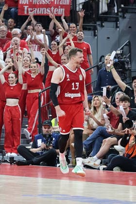 Andreas Obst (FC Bayern Basketball, 13) jubelt, Emotionen, GER, FC Bayern Basketball vs. Alba Berlin, Basketball, easycredit Basketball Bundesliga, Playoffs, Finale, Spiel 5, Saison 2025 2026, 21.06.2026, GER, FC Bayern Basketball vs. Alba Berlin, Basketball, easycredit Basketball Bundesliga, Playoffs, Finale, Spiel 5, Saison 2025 2026, 21.06.2026 Muenchen *** Andreas Obst, FC Bayern Basketball, 13, celebrating, emotions, GER, FC Bayern Basketball vs. Alba Berlin, basketball, easycredit Basketball Bundesliga, playoffs, finals, Game 5, 2025–2026 season, June 21, 2026, GER, FC Bayern Basketball vs. Alba Berlin, basketball, easycredit Basketball Bundesliga, playoffs, finals, Game 5, 2025–2026 season, June 21, 2026, Munich,detected_source_language Copyright: xEibner-Pressefoto JennixMaulx EP_JML