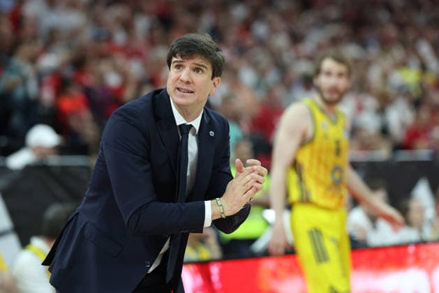 Pedro Calles (Alba Berlin, Chef-Trainer), GER, FC Bayern Basketball vs. Alba Berlin, Basketball, easycredit Basketball Bundesliga, Playoffs, Finale, Spiel 5, Saison 2025 2026, 21.06.2026, GER, FC Bayern Basketball vs. Alba Berlin, Basketball, easycredit Basketball Bundesliga, Playoffs, Finale, Spiel 5, Saison 2025 2026, 21.06.2026 Muenchen *** Pedro Calles, Alba Berlin, Head Coach, GER, FC Bayern Basketball vs. Alba Berlin, Basketball, easycredit Basketball Bundesliga, Playoffs, Finals, Game 5, 2025–2026 Season, June 21, 2026, GER, FC Bayern Basketball vs. Alba Berlin, Basketball, easycredit Basketball Bundesliga, Playoffs, Finals, Game 5, 2025–2026 Season, June 21, 2026, Munich,detected_source_language Copyright: xEibner-Pressefoto JennixMaulx EP_JML