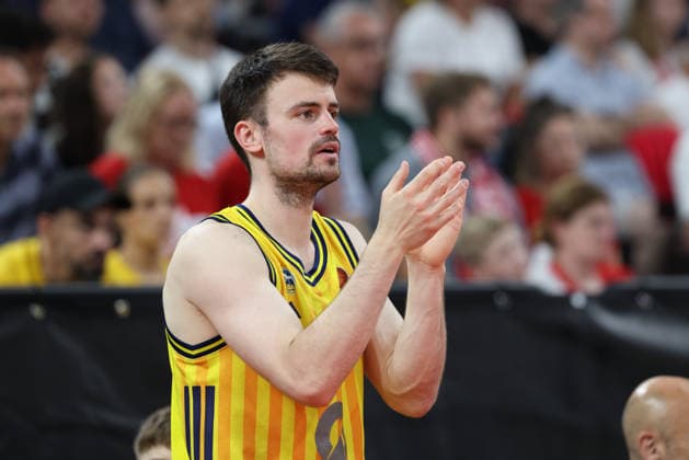 Jonas Mattisseck (Alba Berlin, 09) fiebert auf der Bank mit, Emotionen, GER, FC Bayern Basketball vs. Alba Berlin, Basketball, easycredit Basketball Bundesliga, Playoffs, Finale, Spiel 5, Saison 2025 2026, 21.06.2026, GER, FC Bayern Basketball vs. Alba Berlin, Basketball, easycredit Basketball Bundesliga, Playoffs, Finale, Spiel 5, Saison 2025 2026, 21.06.2026 Muenchen *** Jonas Mattisseck, Alba Berlin, 09, cheers from the bench, Emotions, GER, FC Bayern Basketball vs. Alba Berlin, Basketball, easycredit Basketball Bundesliga, Playoffs, Finals, Game 5, 2025–2026 Season, June 21, 2026, GER, FC Bayern Basketball vs. Alba Berlin, Basketball, easycredit Basketball Bundesliga, Playoffs, Finals, Game 5, 2025–2026 season, June 21, 2026, Munich,detected_source_language Copyright: xEibner-Pressefoto JennixMaulx EP_JML