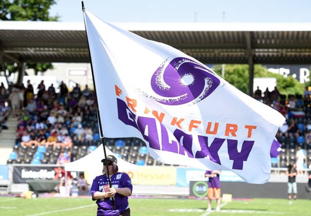 21.06.2026, xhbx, American Football EFA European Football Alliance, Frankfurt Galaxy - Prague Lions v.l. Fans, Fahne, Schals von Frankfurt Galaxy (DFL DFB REGULATIONS PROHIBIT ANY USE OF PHOTOGRAPHS as IMAGE SEQUENCES and or QUASI-VIDEO) Frankfurt am Main *** June 21, 2026, xhbx, American Football EFA European Football Alliance, Frankfurt Galaxy vs. Prague Lions – fans, flag, scarves of the Frankfurt Galaxy DFL DFB REGULATIONS PROHIBIT ANY USE OF PHOTOGRAPHS as IMAGE SEQUENCES and or QUASI-VIDEO Frankfurt am Main,detected_source_language