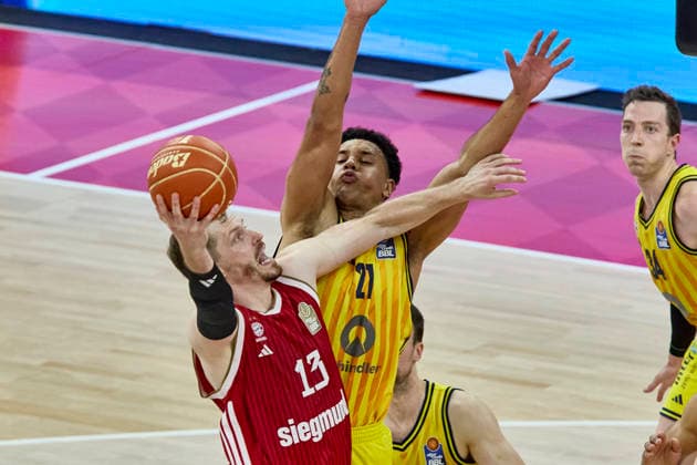 Deutsche Basketball Bundesliga (BBL), FC Bayern München Basketball vs ALBA Berlin, München FC Bayern Basketball, Berlin ALBA, 2026-06-21 in München (SAP Garden) OBST Andreas (FC Bayern München Basketball Shooting Guard (SG) Nr13-FCBB13), RATAJ Michael (ALBA Berlin Power Forward (PF) Nr21-BER21) sportworld München SAP Garden Bayern Deutschland *** German Basketball Bundesliga (BBL), FC Bayern Munich Basketball vs. ALBA Berlin, Munich FC Bayern Basketball, Berlin ALBA, June 21, 2026, at SAP Garden in Munich OBST Andreas FC Bayern Munich Basketball Shooting Guard SG No. 13 FCBB13, RATAJ Michael ALBA Berlin Power Forward PF No. 21 BER21 sportworld Munich SAP Garden Bayern Germany,detected_source_language