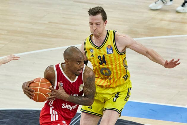 Deutsche Basketball Bundesliga (BBL), FC Bayern München Basketball vs ALBA Berlin, München FC Bayern Basketball, Berlin ALBA, 2026-06-21 in München (SAP Garden) MIKE Isiaha (FC Bayern München Basketball Power Forward (PF) Nr22-FCBB22), BEAN Justin (ALBA Berlin Power Forward (PF) Nr34-BER34) sportworld München SAP Garden Bayern Deutschland *** German Basketball Bundesliga (BBL), FC Bayern Munich Basketball vs. ALBA Berlin, Munich FC Bayern Basketball, Berlin ALBA, June 21, 2026, at SAP Garden in Munich