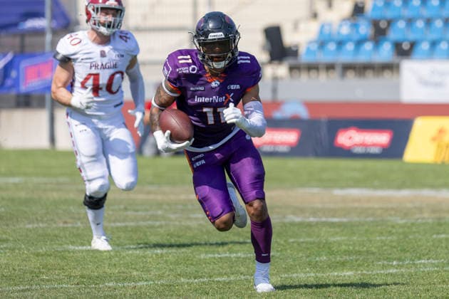 EFA - European Football Alliance: Frankfurt Galaxy - Prague Lions, 21.06.2026 Normen Schumm (Frankfurt Galaxy 11) läuft seinen gegenspielern mit dem Ball davon, Frankfurt Galaxy - Prague Lions, Frankfurt, PSD Bank Arena, 21.6.2026 *** EFA European Football Alliance Frankfurt Galaxy Prague Lions, June 21, 2026 Normen Schumm of the Frankfurt Galaxy 11 outruns his opponents with the ball, Frankfurt Galaxy Prague Lions, Frankfurt, PSD Bank Arena, June 21, 2026,detected_source_language Copyright: xBEAUTIFULxSPORTS Gawlikx