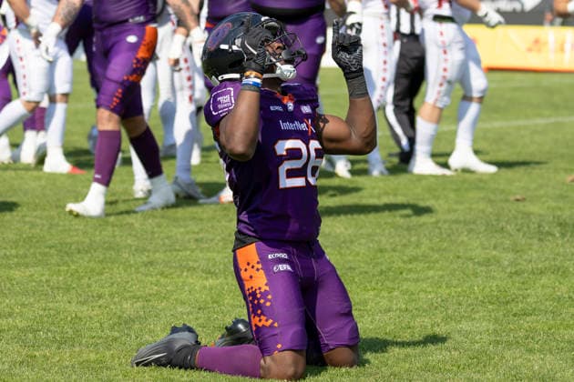 EFA - European Football Alliance: Frankfurt Galaxy - Prague Lions, 21.06.2026 Antony Marvyn Bouembe (Frankfurt Galaxy 26) feiert bejubelt seinen Touchdown und bedankt sich bei jemadnem ganz oben, Frankfurt Galaxy - Prague Lions, Frankfurt, PSD Bank Arena, 21.6.2026 *** EFA European Football Alliance Frankfurt Galaxy Prague Lions, June 21, 2026 Antony Marvyn Bouembe of the Frankfurt Galaxy 26 celebrates his touchdown and thanks someone up above, Frankfurt Galaxy Prague Lions, Frankfurt, PSD Bank Arena, June 21, 2026,detected_source_language Copyright: xBEAUTIFULxSPORTS Gawlikx