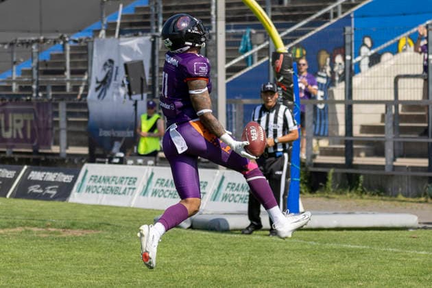 EFA - European Football Alliance: Frankfurt Galaxy - Prague Lions, 21.06.2026 Normen Schumm (Frankfurt Galaxy 11) wirft den Ball in die Luft um seinen Touchdown zu feiern, Frankfurt Galaxy - Prague Lions, Frankfurt, PSD Bank Arena, 21.6.2026 *** EFA European Football Alliance Frankfurt Galaxy Prague Lions, June 21, 2026 Copyright: xBEAUTIFULxSPORTS Gawlikx