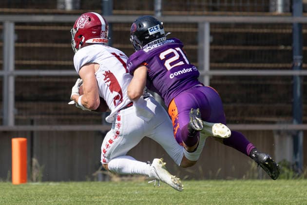 EFA - European Football Alliance: Frankfurt Galaxy - Prague Lions, 21.06.2026 Matyas Bily (Prague Lions 12) wird von Finn Schwarzkopf (Frankfurt Galaxy 21) kurz vor der Endzone gestoppt, Frankfurt Galaxy - Prague Lions, Frankfurt, PSD Bank Arena, 21.6.2026 *** EFA European Football Alliance Frankfurt Galaxy vs. Prague Lions, June 21, 2026 Copyright: xBEAUTIFULxSPORTS Gawlikx