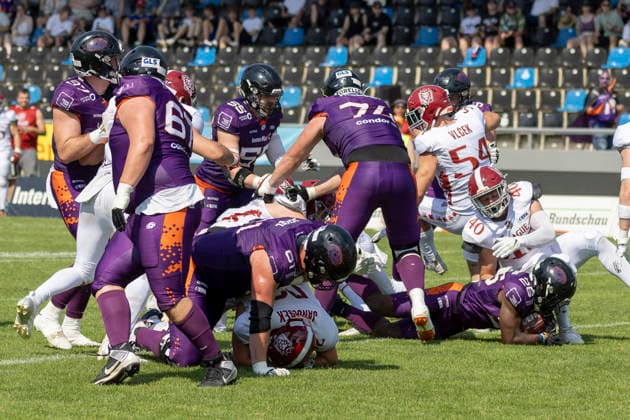 EFA - European Football Alliance: Frankfurt Galaxy - Prague Lions, 21.06.2026 Antony Marvyn Bouembe (Frankfurt Galaxy 26) erzielt einen Touchdown ist mit dem Ball in die Endzone gekommen, Frankfurt Galaxy - Prague Lions, Frankfurt, PSD Bank Arena, 21.6.2026 *** EFA European Football Alliance Frankfurt Galaxy vs. Prague Lions, June 21, 2026 Antony Marvyn Bouembe of the Frankfurt Galaxy scores a touchdown by carrying the ball into the end zone, Frankfurt Galaxy vs. Prague Lions, Frankfurt, PSD Bank Arena, June 21, 2026,detected_source_language Copyright: xBEAUTIFULxSPORTS Gawlikx