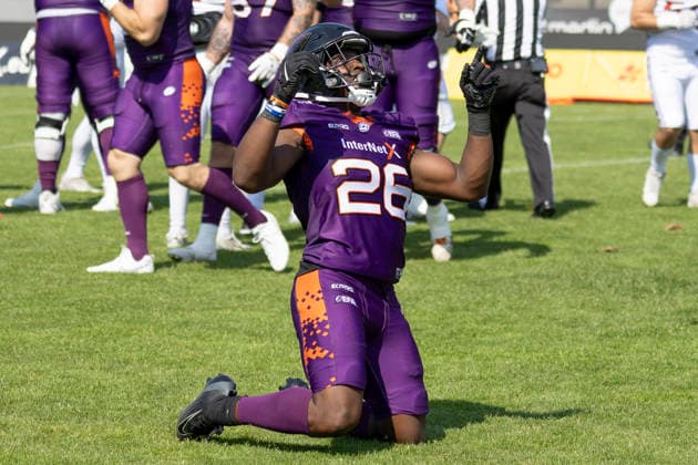 EFA - European Football Alliance: Frankfurt Galaxy - Prague Lions, 21.06.2026 Antony Marvyn Bouembe (Frankfurt Galaxy 26) feiert bejubelt seinen Touchdown und bedankt sich bei jemadnem ganz oben, Frankfurt Galaxy - Prague Lions, Frankfurt, PSD Bank Arena, 21.6.2026 *** EFA European Football Alliance Frankfurt Galaxy Prague Lions, June 21, 2026 Antony Marvyn Bouembe of the Frankfurt Galaxy 26 celebrates his touchdown and thanks someone up above, Frankfurt Galaxy Prague Lions, Frankfurt, PSD Bank Arena, June 21, 2026,detected_source_language Copyright: xBEAUTIFULxSPORTS Gawlikx