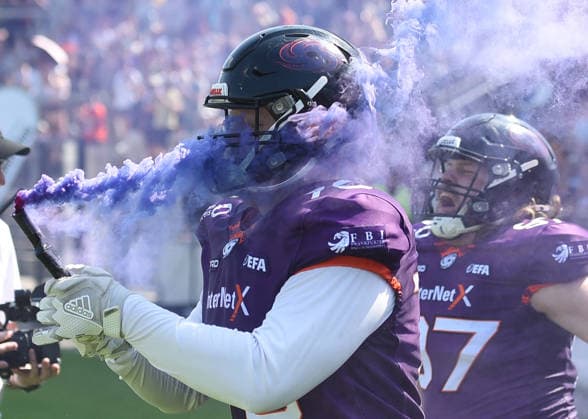 21.06.2026, xhbx, American Football EFA European Football Alliance, Frankfurt Galaxy - Prague Lions v.l. Kai Wullbrandt (Frankfurt Galaxy) Bengalos, Rauch, Rauchbombe, Feuerwerk, Pyrotechnik (DFL DFB REGULATIONS PROHIBIT ANY USE OF PHOTOGRAPHS as IMAGE SEQUENCES and or QUASI-VIDEO) Frankfurt am Main *** June 21, 2026, xhbx, American Football EFA European Football Alliance, Frankfurt Galaxy vs. Prague Lions, Kai Wullbrandt, Frankfurt Galaxy, flares, smoke, smoke bomb, fireworks, pyrotechnics DFL DFB REGULATIONS PROHIBIT ANY USE OF PHOTOGRAPHS as IMAGE SEQUENCES and or QUASI-VIDEO Frankfurt am Main,detected_source_language