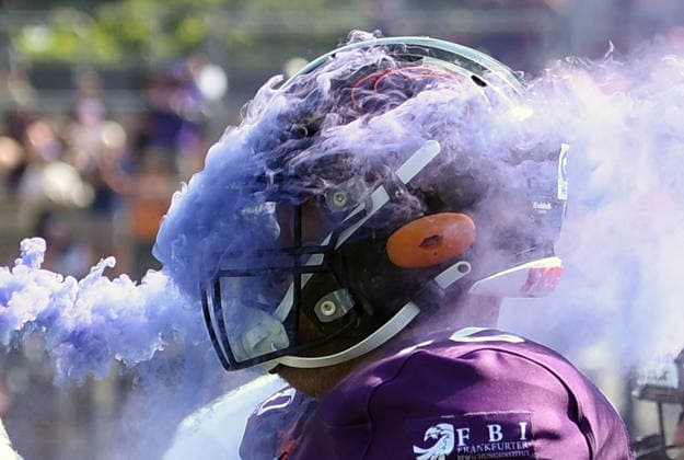21.06.2026, xhbx, American Football EFA European Football Alliance, Frankfurt Galaxy - Prague Lions v.l. Kai Wullbrandt (Frankfurt Galaxy) Bengalos, Rauch, Rauchbombe, Feuerwerk, Pyrotechnik (DFL DFB REGULATIONS PROHIBIT ANY USE OF PHOTOGRAPHS as IMAGE SEQUENCES and or QUASI-VIDEO) Frankfurt am Main *** June 21, 2026, xhbx, American Football EFA European Football Alliance, Frankfurt Galaxy vs. Prague Lions, Kai Wullbrandt, Frankfurt Galaxy, flares, smoke, smoke bomb, fireworks, pyrotechnics DFL DFB REGULATIONS PROHIBIT ANY USE OF PHOTOGRAPHS as IMAGE SEQUENCES and or QUASI-VIDEO Frankfurt am Main,detected_source_language