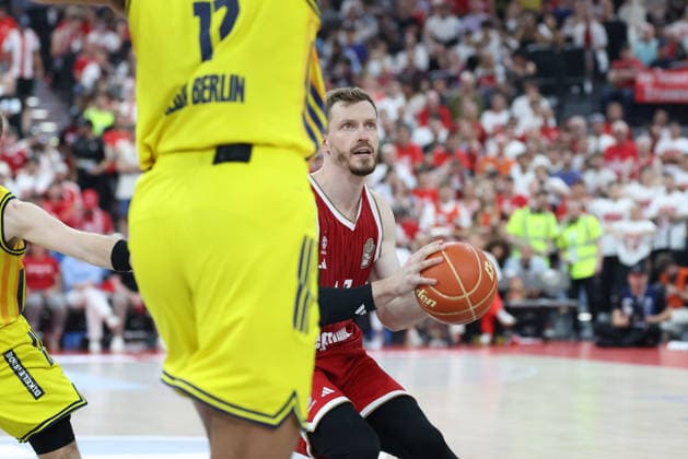 Andreas Obst (FC Bayern Basketball, 13) mit Ball, GER, FC Bayern Basketball vs. Alba Berlin, Basketball, easycredit Basketball Bundesliga, Playoffs, Finale, Spiel 5, Saison 2025 2026, 21.06.2026, GER, FC Bayern Basketball vs. Alba Berlin, Basketball, easycredit Basketball Bundesliga, Playoffs, Finale, Spiel 5, Saison 2025 2026, 21.06.2026 Muenchen *** Andreas Obst, FC Bayern Basketball, No. 13 with the ball, GER, FC Bayern Basketball vs. Alba Berlin, Basketball, easycredit Basketball Bundesliga, Playoffs, Finals, Game 5, 2025–2026 Season, June 21, 2026, GER, FC Bayern Basketball vs. Alba Berlin, Basketball, easycredit Basketball Bundesliga, Playoffs, Finals, Game 5, 2025–2026 Season, June 21, 2026, Munich,detected_source_language Copyright: xEibner-Pressefoto JennixMaulx EP_JML