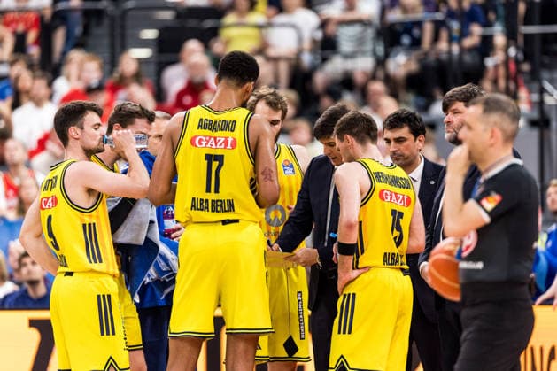 MUNICH, GERMANY - JUNE 21: Pedro Calles (Head Coach Alba Berlin) coaching his team during the easyCredit Basketball Bundesliga Playoffs Final Game 5 match between FC Bayern Muenchen vs. Alba Berlin at SAP Garden on June 21, 2026 in Munich, Germany. Bavaria Germany Copyright: xSteffiexWunderlx