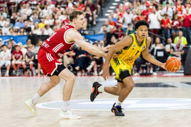 MUNICH, GERMANY - JUNE 21: Jack Kayil (Alba Berlin, 7) controls the ball against Justus Hollatz (FC Bayern Muenchen, 21) during the easyCredit Basketball Bundesliga Playoffs Final Game 5 match between FC Bayern Muenchen vs. Alba Berlin at SAP Garden on June 21, 2026 in Munich, Germany. Bavaria Germany Copyright: xSteffiexWunderlx