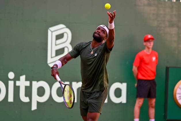 Frances Tiafoe (USA) schlaegt auf TERRA WORTMANN Open 2026, Tennis, ATP, Tennis Herren Tennis Herren 500, Turnier, Hauptfeld, Finale, Einzel, 21.06.2026, TERRA WORTMANN Open 2026, Tennis, ATP, Tennis Herren 500, Turnier, Hauptfeld, Finale, Einzel, 21.06.2026 Halle *** Frances Tiafoe (USA) serves at the TERRA WORTMANN Open 2026, Tennis, ATP, Mens 500, Tournament, Main Draw, Final, Singles, June 21, 2026, TERRA WORTMANN Open 2026, Tennis, ATP, Mens 500, Tournament, Main Draw, Final, Singles, June 21, 2026, Indoor,detected_source_language Copyright: xEibner-Pressefoto RobertxGertzenx EP_RGN