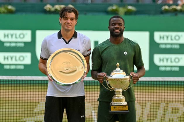 Taylor Fritz (USA) und Frances Tiafoe (USA) mit ihren Auszeichnungen TERRA WORTMANN Open 2026, Tennis, ATP, Tennis Herren Tennis Herren 500, Turnier, Hauptfeld, Finale, Einzel, 21.06.2026, TERRA WORTMANN Open 2026, Tennis, ATP, Tennis Herren 500, Turnier, Hauptfeld, Finale, Einzel, 21.06.2026 Halle *** Taylor Fritz (USA) and Frances Tiafoe (USA) with their awards TERRA WORTMANN Open 2026, Tennis, ATP, Mens 500, Tournament, Main Draw, Final, Singles, June 21, 2026, TERRA WORTMANN Open 2026, Tennis, ATP, Men’s 500, Tournament, Main Draw, Final, Singles, June 21, 2026, Indoor,detected_source_language Copyright: xEibner-Pressefoto RobertxGertzenx EP_RGN