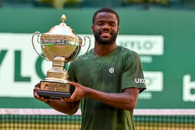 Frances Tiafoe (USA) mit Siegerpokal TERRA WORTMANN Open 2026, Tennis, ATP, Tennis Herren Tennis Herren 500, Turnier, Hauptfeld, Finale, Einzel, 21.06.2026, TERRA WORTMANN Open 2026, Tennis, ATP, Tennis Herren 500, Turnier, Hauptfeld, Finale, Einzel, 21.06.2026 Halle *** Frances Tiafoe (USA) with the TERRA WORTMANN Open 2026 trophy, Tennis, ATP, Mens 500, Tournament, Main Draw, Final, Singles, June 21, 2026, TERRA WORTMANN Open 2026, Tennis, ATP, Men’s 500, Tournament, Main Draw, Final, Singles, June 21, 2026, Indoor,detected_source_language Copyright: xEibner-Pressefoto RobertxGertzenx EP_RGN