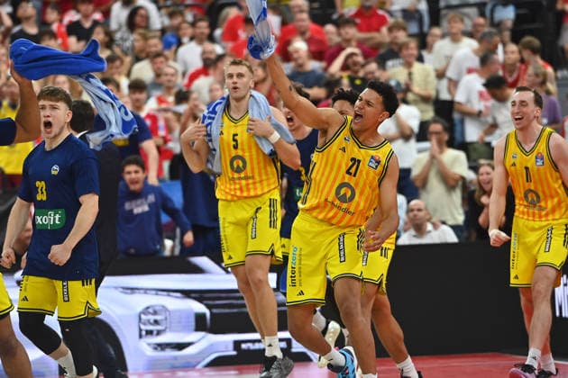 Spieelr Alba,Jubel,Freude,Begeisterung,. Basketball BBL,Saison 2025 2026 Play Off Finale Spiel 5, FC Bayern Muenchen - Alba Berlin am 21.06.2026 S A P G A R D EN *** Alba game, celebration, joy, excitement, BBL basketball, 2025–2026 season playoff finals, Game 5, FC Bayern Munich vs. Alba Berlin on June 21, 2026, S A P G A R D EN,detected_source_language