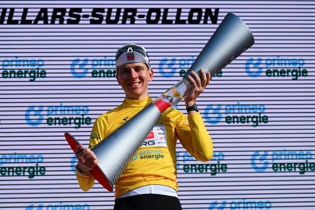 Sport Bilder des Tages Tour de Suisse 2026 Stage 5 VILLARS-SUR-OLLON, SWITZERLAND - JUNE 21 : Pogacar Tadej (SLO) of UAE Team Emirates XRG on the podium during stage 5 of the 89th edition of Tour de Suisse an UCI World Tour 2.UWT cycling road race stage for Men Elite of 151.1 km with start in Villars-sur-Ollon and finish in Villars-sur-Ollon on June 21, 2026 in Villars-sur-Ollon, Switzerland, 21 06 2026 ( Motordriver Guy De Vuyst - Villars-sur-Ollon Switzerland  Copyright: xVincentxKalutx