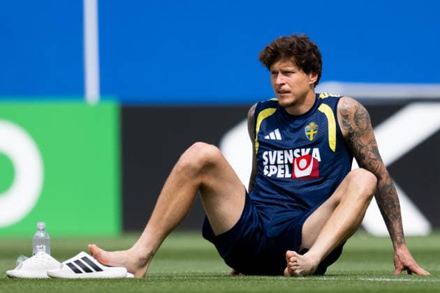 260621 Victor Nilsson Lindelöf of the Swedish national football team at a training session during day 11 of the FIFA World Cup, WM, Weltmeisterschaft, Fussball 2026 in Dallas. Photo: Petter Arvidson BILDBYRAN kod PA PA1247 fotboll football soccer fotball vm fotbolls-vm fotball-vm fotbolls-vm 2026 fifa world cup 2026 träning practice training sverige sweden sverige a bbeng *** 260621 Victor Nilsson Lindelöf of the Swedish national soccer team at a training session on Day 11 of the 2026 FIFA World Cup in Dallas. Photo by Petter Arvidson, BILDBYRAN, code PA PA1247 soccer football fotball World Cup fotbolls vm fotball vm 2026 World Cup FIFA World Cup 2026 training practice Sweden Sweden Sweden A BBENG,detected_source_language  Copyright: PETTERxARVIDSON BB260621PA008