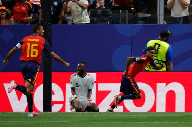 Spain s Lamine Yamal (R) celebrates after scoring the 1-0 during the 2026 FIFA World Cup, WM, Weltmeisterschaft, Fussball Group H soccer match between Spain and Saudi Arabia, in Atlanta, United States, 21 June 2026. FIFA World Cup 2026 - Group H - Spain vs. Saudi Arabia !ACHTUNG: NUR REDAKTIONELLE NUTZUNG!  Copyright: xLavandeiraxJrx GRAF2736 20260621-55020666556_1
