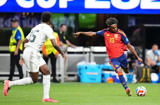 Spain v Saudi Arabia - FIFA World Cup, WM, Weltmeisterschaft, Fussball 2026 - Group H ATLANTA, UNITED STATES - JUNE 21: Lamine Yamal of Spain kicks the ball during the 2026 FIFA World Cup First Stage Group H match between Spain and Saudi Arabia at Mercedes-Benz Stadium (Atlanta Stadium) in Atlanta, Georgia, United States on June 21, 2026. Jose Hernandez Anadolu Georgia United States. Editorial use only. Please get in touch for any other usage.  Copyright: x2026xAnadoluxJosexHernandezx