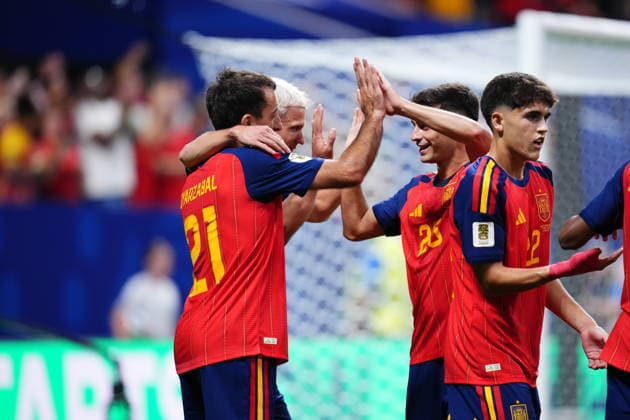 Spain v Saudi Arabia - FIFA World Cup, WM, Weltmeisterschaft, Fussball 2026 - Group H ATLANTA, USA - JUNE 21: Mikel Oyarzabal of Spain celebrates after scoring his team s second goal with teammates during the 2026 FIFA World Cup First Stage Group H match between Spain and Saudi Arabia at Mercedes-Benz Stadium (Atlanta Stadium) in Atlanta, Georgia, United States on June 21, 2026. Jose Hernandez Anadolu Georgia United States. Editorial use only. Please get in touch for any other usage.  Copyright: x2026xAnadoluxJosexHernandezx