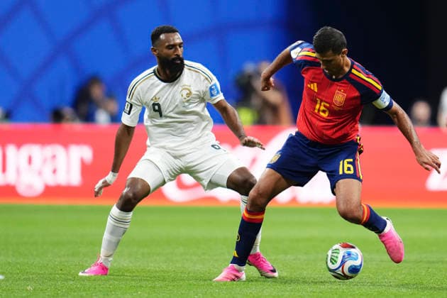 Spain v Saudi Arabia: Group H - FIFA World Cup, WM, Weltmeisterschaft, Fussball 2026 Rodri Hernandez of Spain and Feras Albrikan of Saudi Arabia compete for the ball during the FIFA World Cup 2026 Group H match between Spain and Saudi Arabia at Atlanta Stadium on June 21, 2026 in Atlanta, Georgia. Atlanta GA United States  Copyright: xJosexBretonx originalFilename:bretonhernandez-spainvsa260621_npqYS.jpg