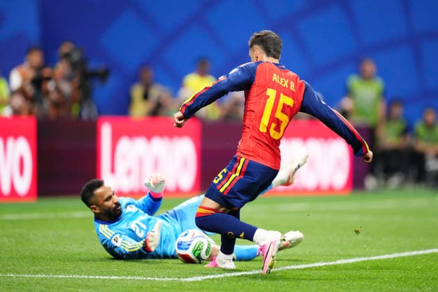 June 21, 2026, Atlanta, Georgia, United States: Alex Baena of Spain shoots during the FIFA World Cup, WM, Weltmeisterschaft, Fussball 2026 Group H match between Spain and Saudi Arabia at Atlanta Stadium on June 21, 2026 in Atlanta, Georgia. Spain V Saudi Arabia: Group H - FIFA World Cup 2026  - ZUMAa181 20260621_zaa_a181_036 Copyright: xJosexBretonx