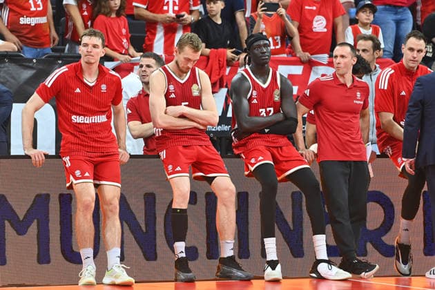 v.li:Justus HOLLATZ (FCB), Niels GIFFEY (FCB),Wenyen GABRIEL (FCB),Johannes VOIGTMANN (FCB), Enttaeuschung,Frust, enttaeuscht,frustriert,niedergeschlagen,, Basketball BBL,Saison 2025 2026 Play Off Finale Spiel 5, FC Bayern Muenchen - Alba Berlin 81-84 am 21.06.2026 S A P G A R D EN *** From left