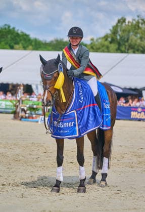 Logines Luhmühlen Horse Trials LLHT 2026 - Internationale Vielseitigkeit - Deutsche Meisterschaften Vielseitigkeit Julia KRAJEWSKI und Uelzener s Nickel werden Deutsche Meister in der Vielseitigkeit. Das Paar verteidigt damit seinen Titel aus dem letzten Jahr. Gleichzeitig siegte das Paar auch in der Gesamtwertung der CCI4*-S Prüfung im niedersächsischen Luhmühlen., Salzhausen Niedersachsen Deutschland *** Logines Luhmühlen Horse Trials (LLHT) 2026 International Eventing German Eventing Championships Julia KRAJEWSKI and Uelzener’s Nickel are crowned German Eventing Champions. The pair thus defended their title from last year. At the same time, the pair also won the overall CCI4 standings S class in Luhmühlen, Salzhausen, Lower Saxony, Germany,detected_source_language