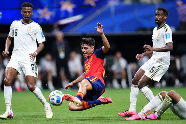 Spain v Saudi Arabia: Group H - FIFA World Cup, WM, Weltmeisterschaft, Fussball 2026 Pedri Gonzalez of Spain and Musab Aljuwayr of Saudi Arabia compete for the ball during the FIFA World Cup 2026 Group H match between Spain and Saudi Arabia at Atlanta Stadium on June 21, 2026 in Atlanta, Georgia. Atlanta GA United States  Copyright: xJosexBretonx originalFilename:bretonhernandez-spainvsa260621_npoFC.jpg