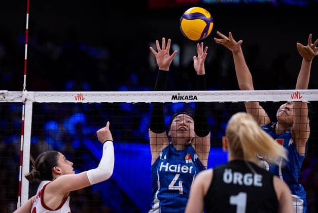 Turkiye v China - 2026 FIVB Volleyball Nations League ANKARA, TURKIYE - JUNE 21: Zixuan Zhang (4) of China in action during the 2026 FIVB Volleyball Nations League (VNL) Week 2 match between Turkiye and China at the Ankara Sports Hall in Ankara, Turkiye on June 21, 2026. Betul Abali Anadolu Ankara Turkey. Editorial use only. Please get in touch for any other usage.  Copyright: x2026xAnadoluxBetulxAbalix