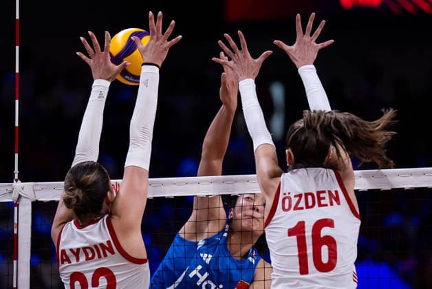 Turkiye v China - 2026 FIVB Volleyball Nations League ANKARA, TURKIYE - JUNE 21: Ilkin Aydin (22) and Berka Buse Ozden (16) of Turkiye in action during the 2026 FIVB Volleyball Nations League (VNL) Week 2 match between Turkiye and China at the Ankara Sports Hall in Ankara, Turkiye on June 21, 2026. Betul Abali Anadolu Ankara Turkey. Editorial use only. Please get in touch for any other usage.  Copyright: x2026xAnadoluxBetulxAbalix