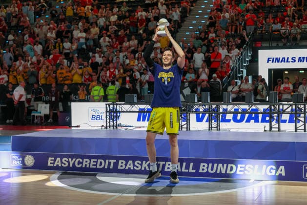 Der MVP des Finales Justin Bean (Alba Berlin, 34), GER, FC Bayern Basketball vs. Alba Berlin, Basketball, easycredit Basketball Bundesliga, Playoffs, Finale, Spiel 5, Saison 2025 2026, 21.06.2026, GER, FC Bayern Basketball vs. Alba Berlin, Basketball, easycredit Basketball Bundesliga, Playoffs, Finale, Spiel 5, Saison 2025 2026, 21.06.2026 Muenchen *** Finals MVP Justin Bean, Alba Berlin, 34, GER, FC Bayern Basketball vs. Alba Berlin, Basketball, easycredit Basketball Bundesliga, Playoffs, Finals, Game 5, 2025–2026 Season, June 21, 2026, GER, FC Bayern Basketball vs. Alba Berlin, Basketball, easycredit Basketball Bundesliga, Playoffs, Finals, Game 5, 2025–2026 Season, June 21, 2026, Munich,detected_source_language Copyright: xEibner-Pressefoto JennixMaulx EP_JML