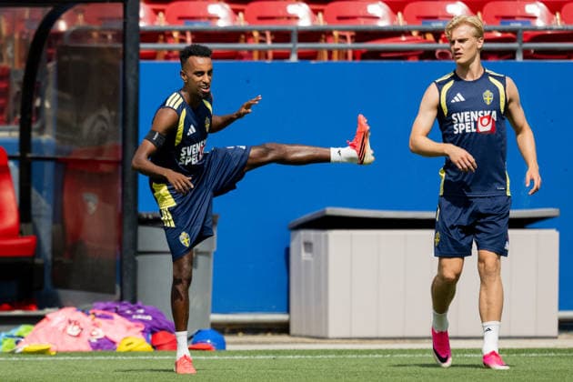 260621 Taha Ali and Lucas Bergvall of the Swedish national football team at a training session during day 11 of the FIFA World Cup, WM, Weltmeisterschaft, Fussball 2026 in Dallas. Photo: Petter Arvidson BILDBYRAN kod PA PA1247 fotboll football soccer fotball vm fotbolls-vm fotball-vm fotbolls-vm 2026 fifa world cup 2026 träning practice training sverige sweden sverige a bbeng *** 260621 Taha Ali and Lucas Bergvall of the Swedish national soccer team at a training session on Day 11 of the 2026 FIFA World Cup in Dallas. Photo by Petter Arvidson, BILDBYRAN, code PA PA1247 soccer football fotball World Cup fotbolls vm fotball vm 2026 World Cup FIFA World Cup 2026 training practice Sweden Sweden Sweden A BBENG,detected_source_language  Copyright: PETTERxARVIDSON BB260621PA063