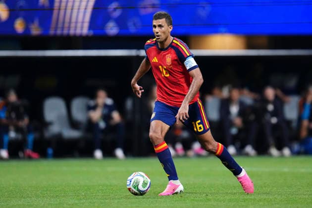 June 21, 2026, Atlanta, Georgia, United States: Rodri Hernandez of Spain drives the ball during the FIFA World Cup, WM, Weltmeisterschaft, Fussball 2026 Group H match between Spain and Saudi Arabia at Atlanta Stadium on June 21, 2026 in Atlanta, Georgia. Spain V Saudi Arabia: Group H - FIFA World Cup 2026  - ZUMAa181 20260621_zaa_a181_051 Copyright: xJosexBretonx