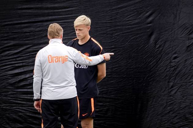 KANSAS CITY - Jan Paul van Hecke of the Netherlands and Netherlands coach Ronald Koeman during a training session of the Dutch national team, Nationalteam at the KC Current Training Facility, on June 21, 2026, in Kansas City. The Dutch team is preparing for the match against Tunisia during the FIFA World Cup, WM, Weltmeisterschaft, Fussball ROBIN VAN LONKHUIJSEN ANP xVIxANPxSportx xxANPxIVx 561598886 originalFilename: 561598886.jpg