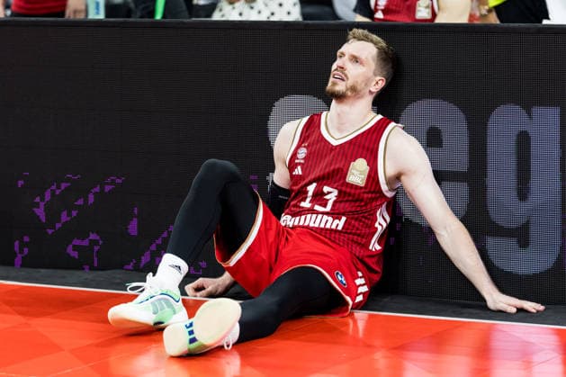 MUNICH, GERMANY - JUNE 21: Andreas Andi Obst (FC Bayern Muenchen, 13) on the floor, sad, emotional, frustrated after losing the easyCredit Basketball Bundesliga Playoffs Final Game 5 match between FC Bayern Muenchen vs. Alba Berlin at SAP Garden on June 21, 2026 in Munich, Germany. Bavaria Germany Copyright: xSteffiexWunderlx