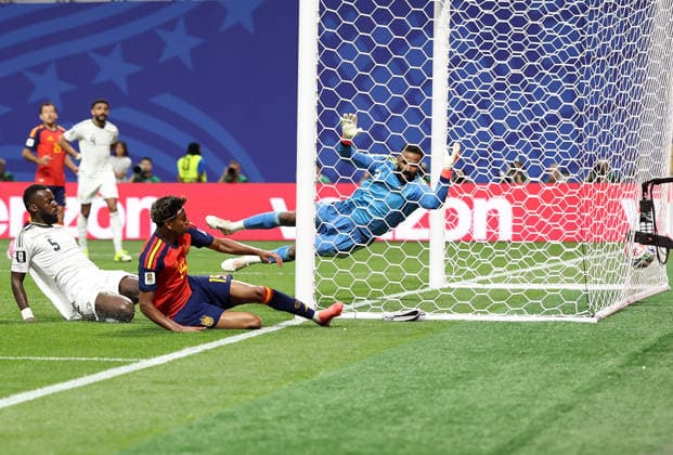 (260622) -- ATLANTA, June 22, 2026 -- Lamine Yamal (C) of Spain shoots to score during the group H match between Spain and Saudi Arabia at the 2026 FIFA World Cup, WM, Weltmeisterschaft, Fussball at Atlanta Stadium in Atlanta, the United States, June 21, 2026. ) (SP)U.S.-ATLANTA-FOOTBALL-FIFA WORLD CUP-GROUP H-ESP VS KSA WangxKaiyan 