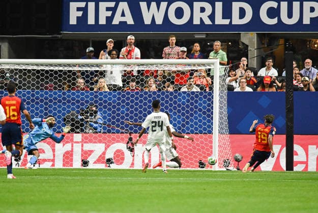 (260622) -- ATLANTA, June 22, 2026 -- Lamine Yamal (1st R) of Spain shoots to score during the group H match between Spain and Saudi Arabia at the 2026 FIFA World Cup, WM, Weltmeisterschaft, Fussball at Atlanta Stadium in Atlanta, the United States, June 21, 2026. ) (SP)U.S.-ATLANTA-FOOTBALL-FIFA WORLD CUP-GROUP H-ESP VS KSA JuxHuanzong 