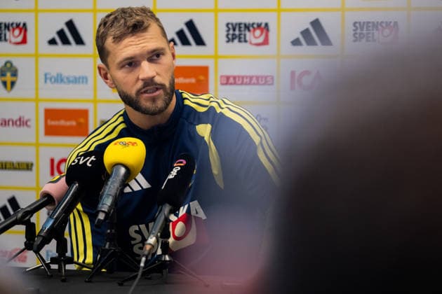 260621 Jesper Karlström of the Swedish men s national football team in the mixed zone after a training session during day 11 of the FIFA World Cup, WM, Weltmeisterschaft, Fussball 2026 on June 21, 2026 in Dallas. Photo: Petter Arvidson BILDBYRAN kod PA PA1248 fotboll football soccer fotball vm fotbolls-vm fotball-vm fotbolls-vm 2026 fifa world cup 2026 mixed zone sverige sweden sverige a day 11 bbeng *** June 21, 2026  Copyright: PETTERxARVIDSON BB260621PA083
