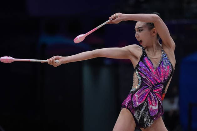(260621) -- BEIJING, June 21, 2026 -- Wang Qi of China competes during the Individual Clubs final at the 2026 Rhythmic gymnastics, Rhythmische Sportgymnastik, RSG World Challenge Cup Beijing in Beijing, China, June 21, 2026. ) (SP)CHINA-BEIJING-RHYTHMIC GYMNASTICS-WORLD CHALLENGE CUP(CN) XiexHan 