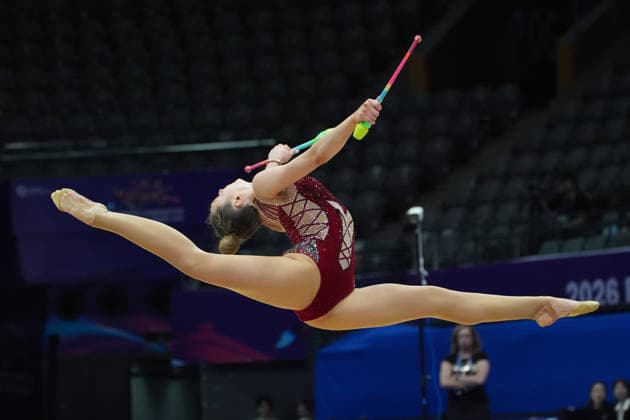 (260621) -- BEIJING, June 21, 2026 -- Heichel Emilia of Poland competes during the Individual Clubs final at the 2026 Rhythmic gymnastics, Rhythmische Sportgymnastik, RSG World Challenge Cup Beijing in Beijing, China, June 21, 2026. ) (SP)CHINA-BEIJING-RHYTHMIC GYMNASTICS-WORLD CHALLENGE CUP(CN) XiexHan 