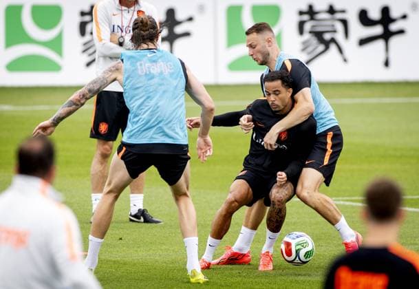 KANSAS CITY - Wout Weghorst of the Netherlands, Justin Kluivert of the Netherlands, and Teun Koopmeiners of the Netherlands during a training session of the Dutch national team, Nationalteam at the KC Current Training Facility on June 21, 2026, in Kansas City. The Dutch team is preparing for the match against Tunisia at the FIFA World Cup, WM, Weltmeisterschaft, Fussball KOEN VAN WEEL ANP xVIxANPxSportx xxANPxIVx 561601379 originalFilename: 561601379.jpg