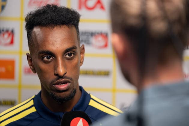 260621 Taha Ali of the Swedish men s national football team in the mixed zone after a training session during day 11 of the FIFA World Cup, WM, Weltmeisterschaft, Fussball 2026 on June 21, 2026 in Dallas. Photo: Petter Arvidson BILDBYRAN kod PA PA1248 fotboll football soccer fotball vm fotbolls-vm fotball-vm fotbolls-vm 2026 fifa world cup 2026 mixed zone sverige sweden sverige a day 11 bbeng *** June 21, 2026  Copyright: PETTERxARVIDSON BB260621PA091
