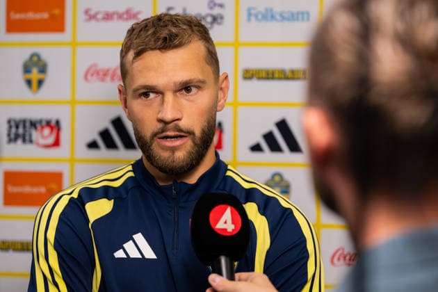 260621 Jesper Karlström of the Swedish men s national football team in the mixed zone after a training session during day 11 of the FIFA World Cup, WM, Weltmeisterschaft, Fussball 2026 on June 21, 2026 in Dallas. Photo: Petter Arvidson BILDBYRAN kod PA PA1248 fotboll football soccer fotball vm fotbolls-vm fotball-vm fotbolls-vm 2026 fifa world cup 2026 mixed zone sverige sweden sverige a day 11 bbeng *** June 21, 2026  Copyright: PETTERxARVIDSON BB260621PA092